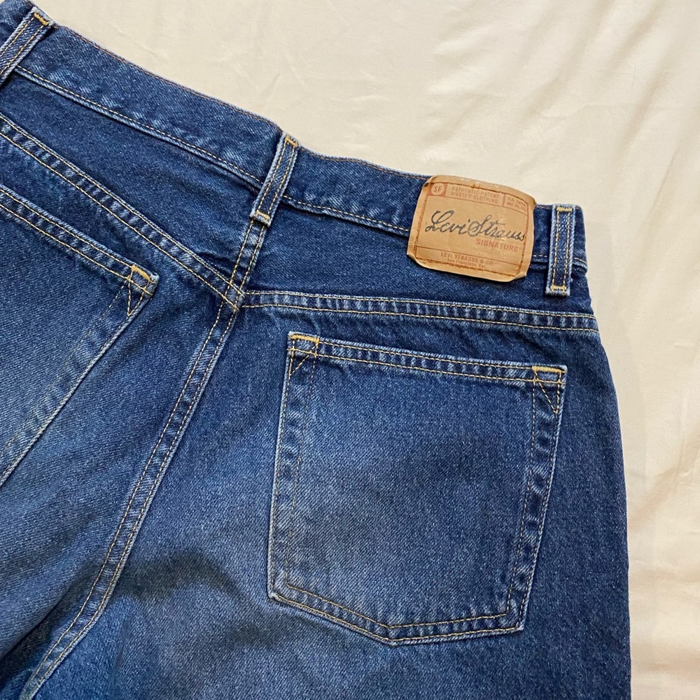 SOLD Vintage 90s Levi’s mom style jeans women’s size 14 (waist 31”)